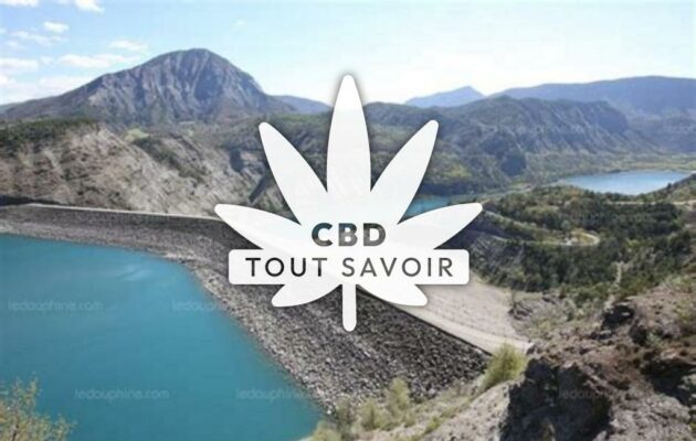 Village à Curbans avec feuille Cannabis CBD